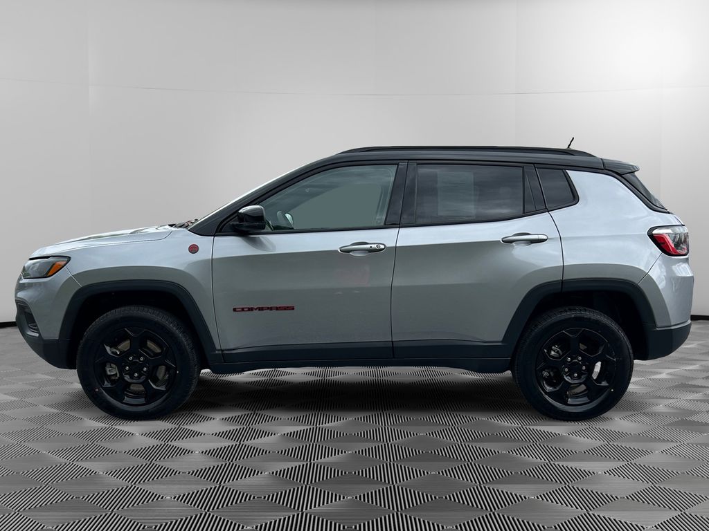 2024 Jeep Compass Trailhawk photo 2