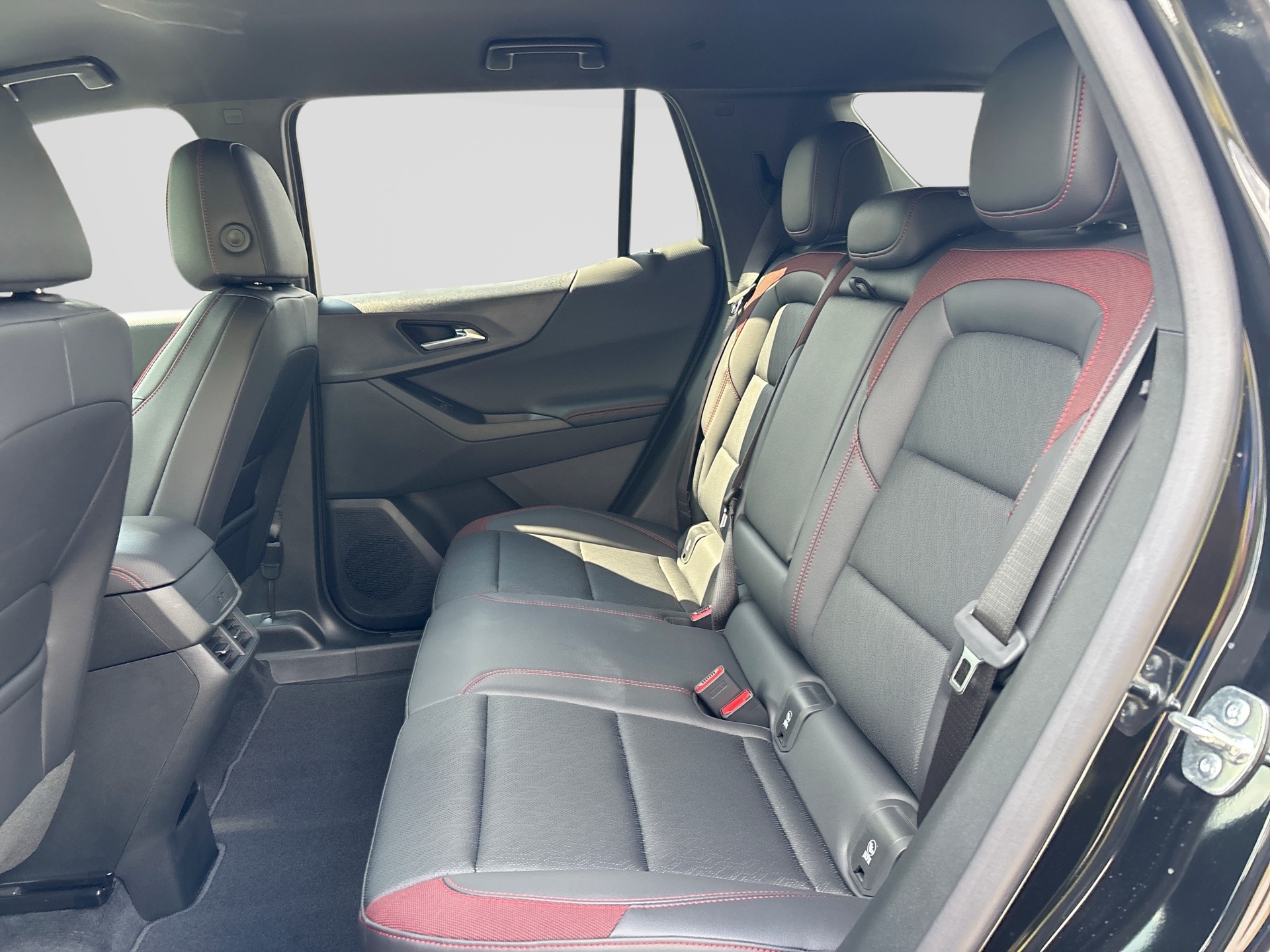2027 Chevrolet Equinox RS - Photo 30