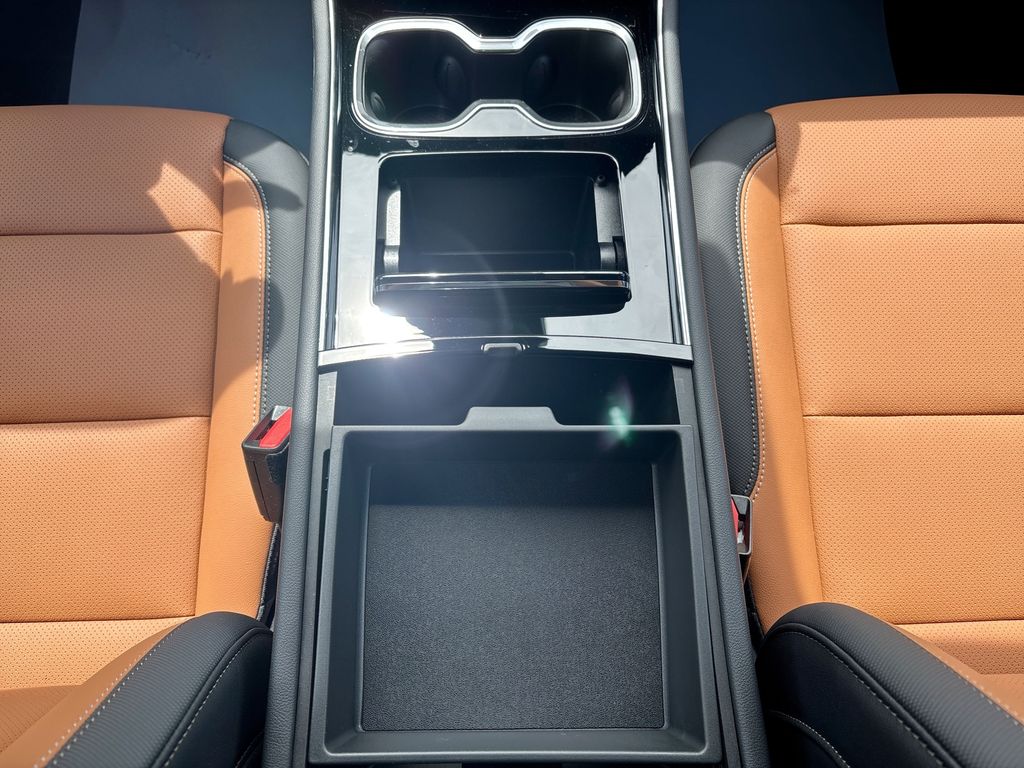 2027 Chevrolet Traverse Z71 - Photo 33