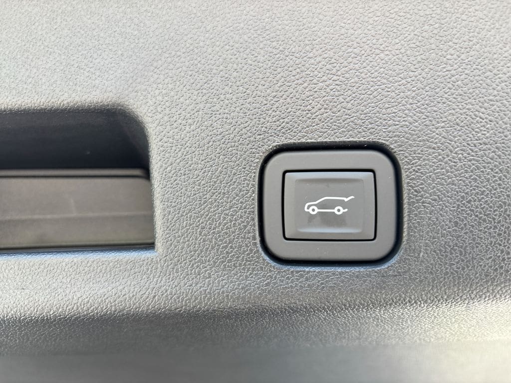 2027 Chevrolet Traverse Z71 - Photo 38