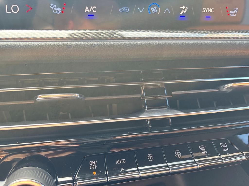 2027 Chevrolet Traverse Z71 - Photo 17