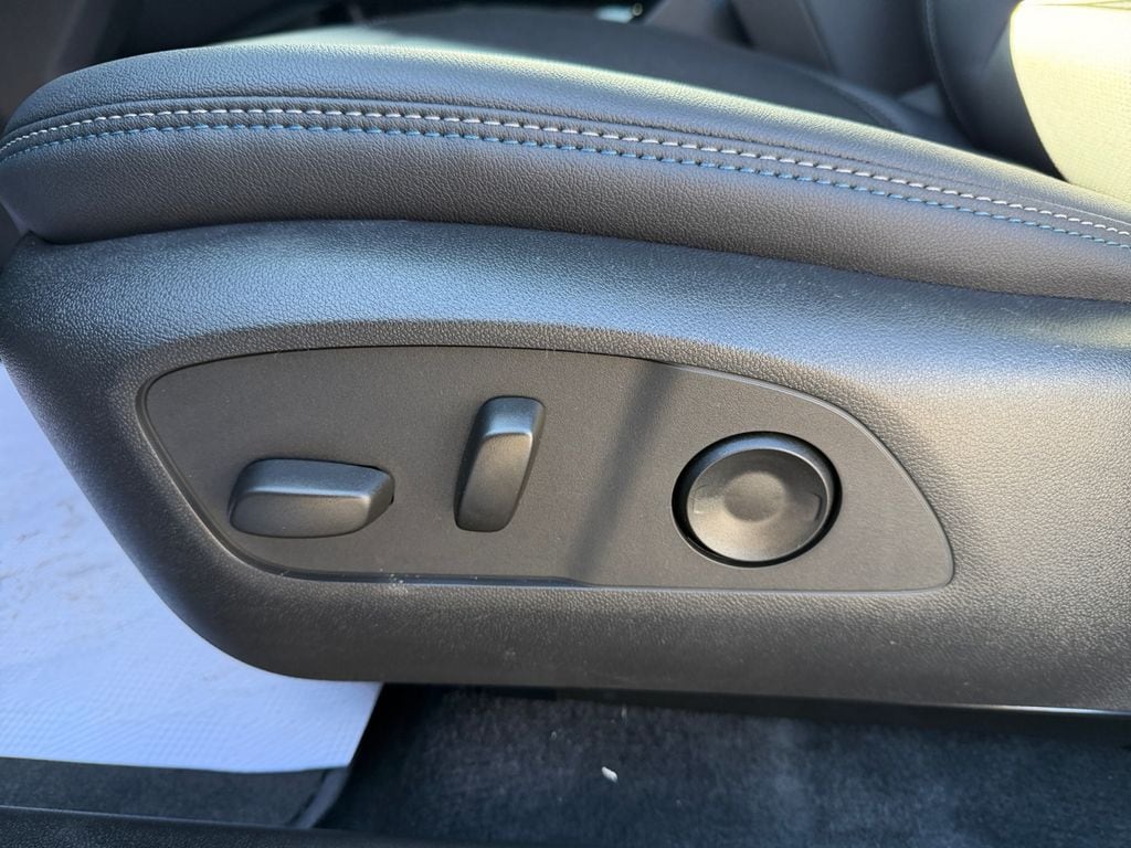 2026 Chevrolet Equinox EV 2LT - Photo 12