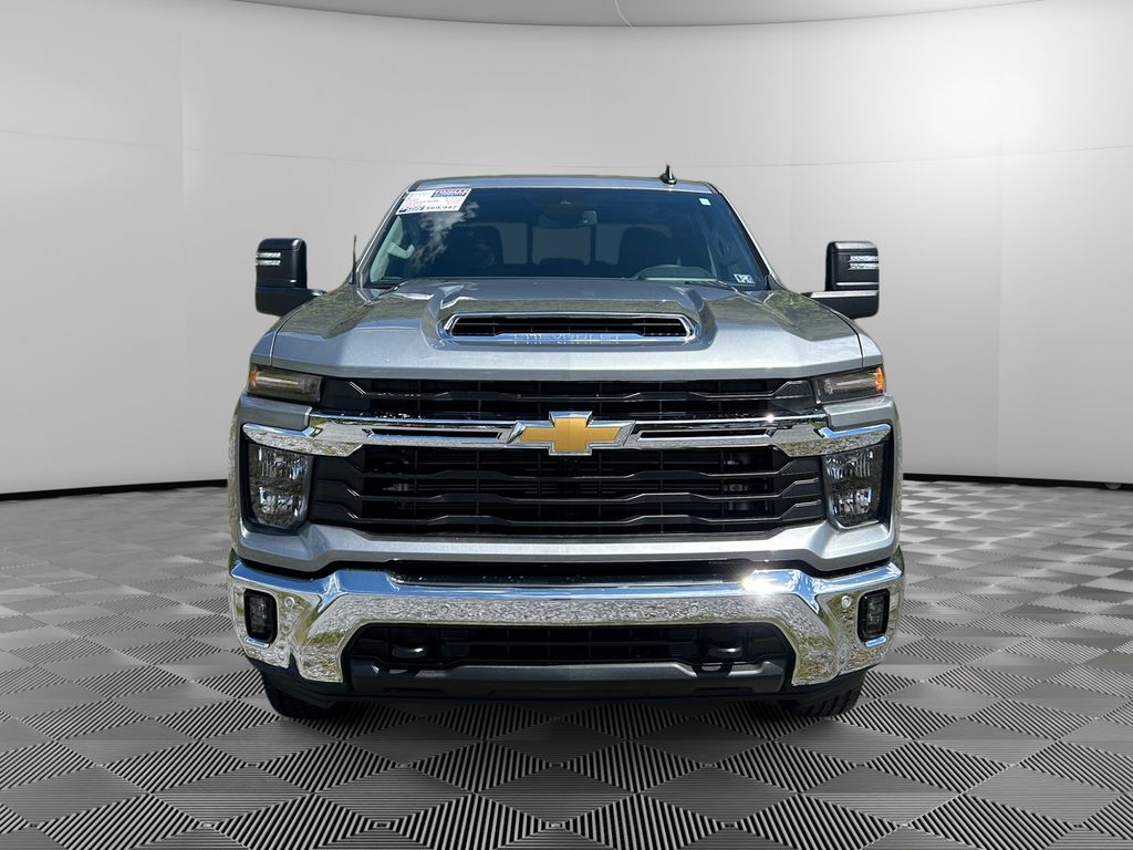 2025 Chevrolet Silverado 2500HD LT photo 2