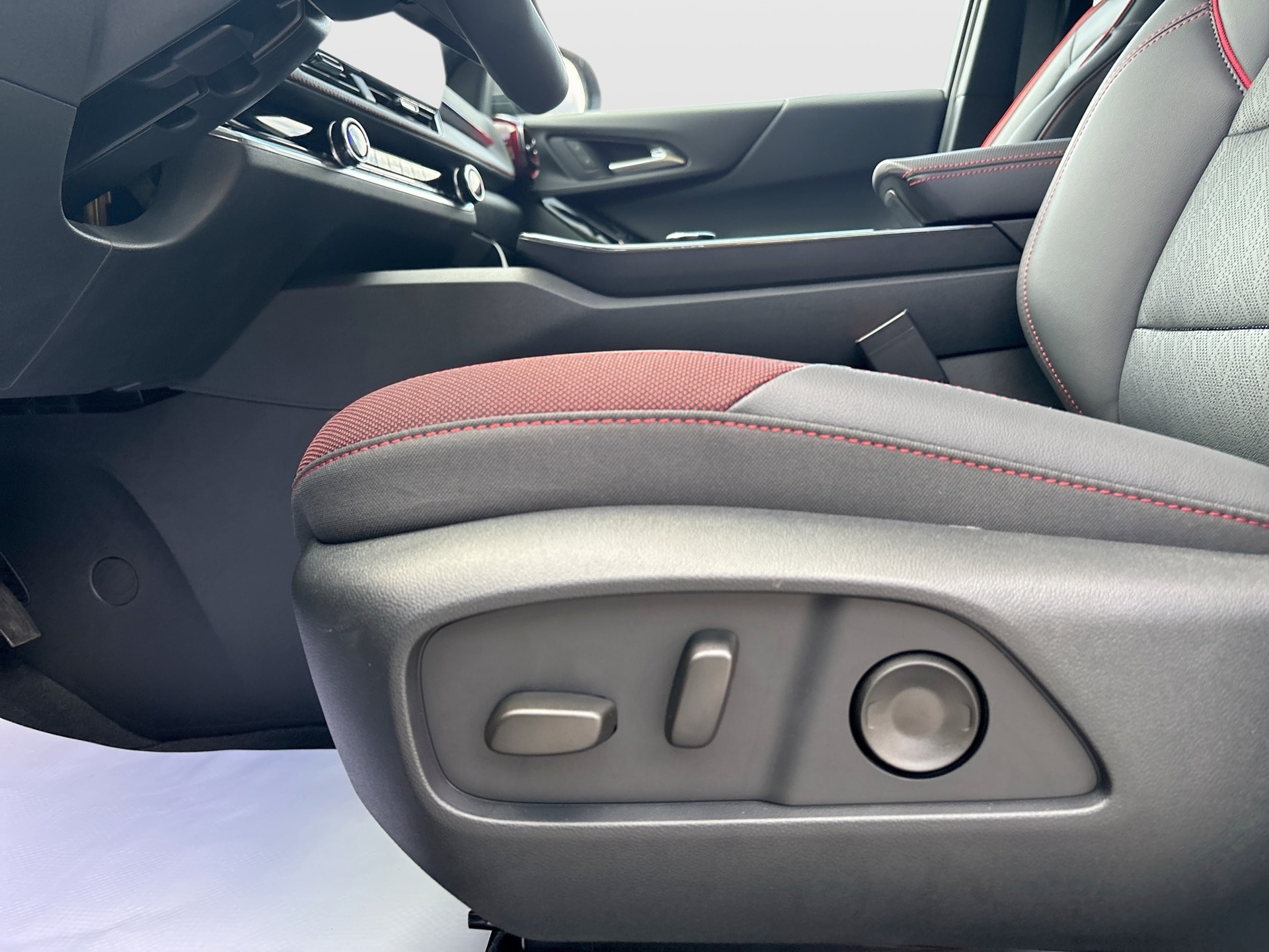 2027 Chevrolet Equinox RS - Photo 16