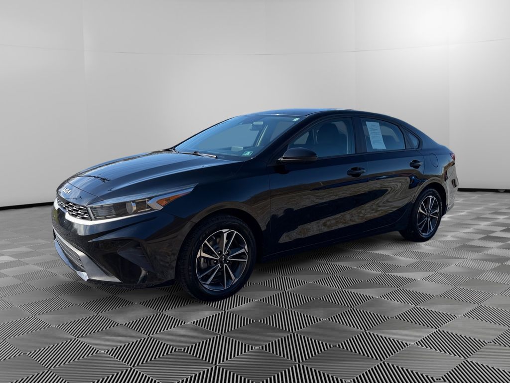 2022 Kia Forte LXS photo 3