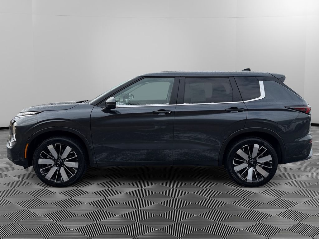 Used 2025 Mitsubishi Outlander SE SUV
