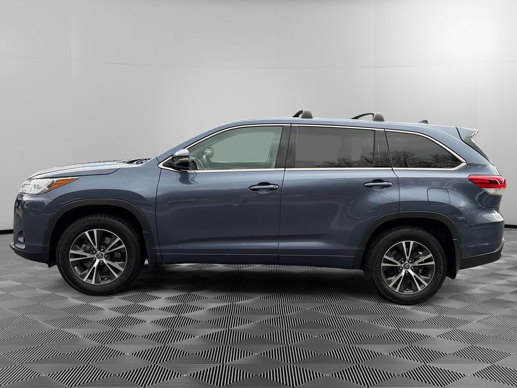 2018 Toyota Highlander LE Plus photo 3