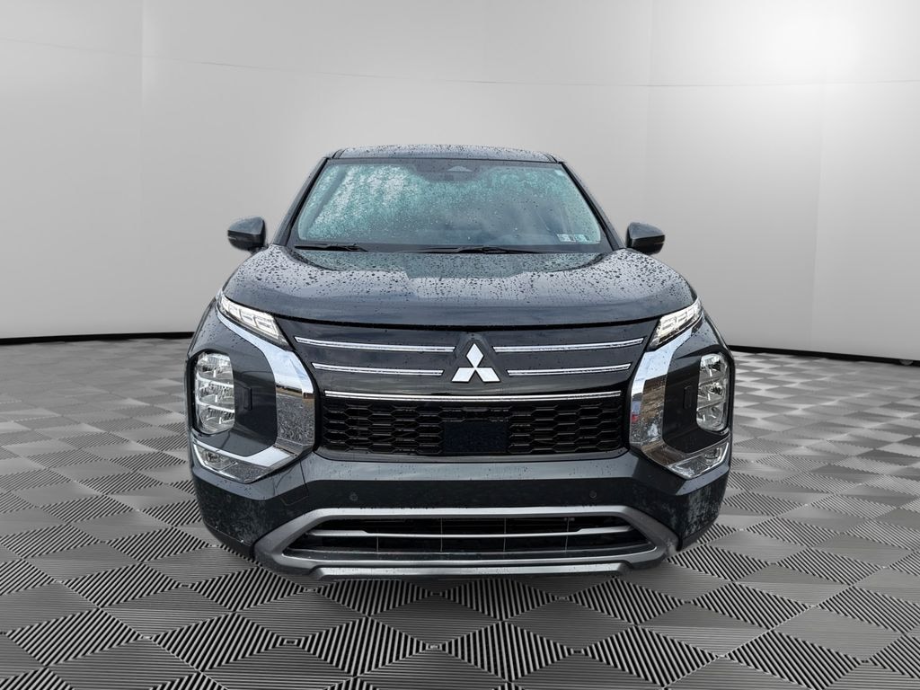 Used 2025 Mitsubishi Outlander SE SUV