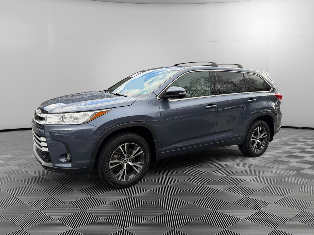 2018 Toyota Highlander LE Plus photo 2