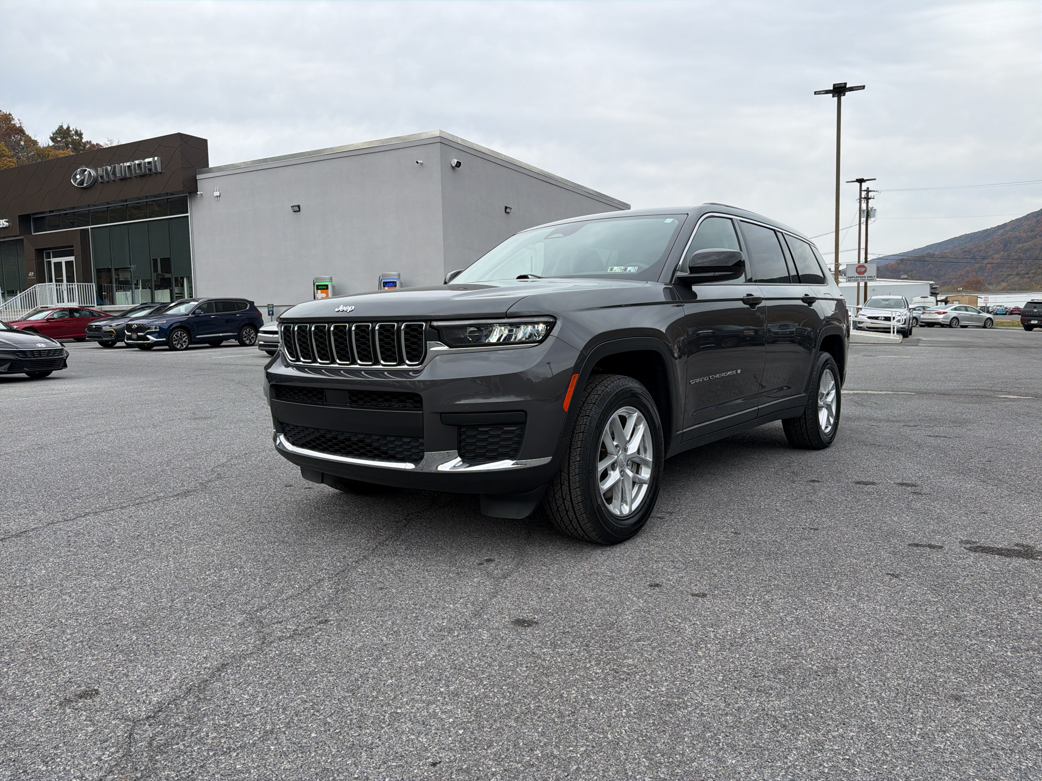 Used 2023 Jeep Grand Cherokee Laredo SUV