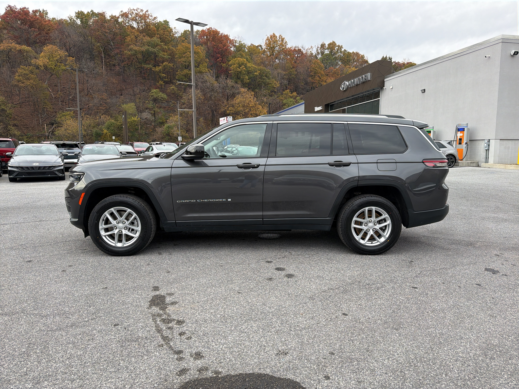 Used 2023 Jeep Grand Cherokee Laredo SUV