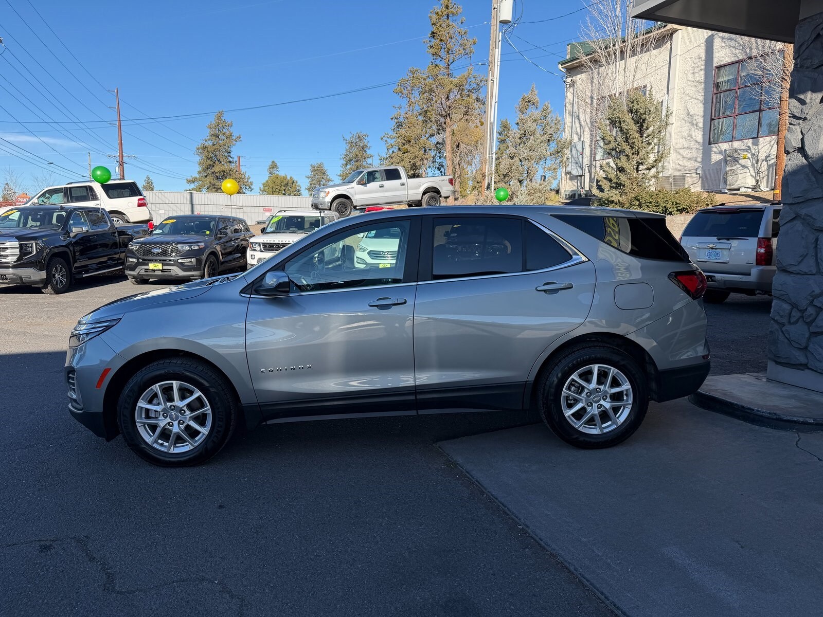 2023 Chevrolet Equinox LT photo 3