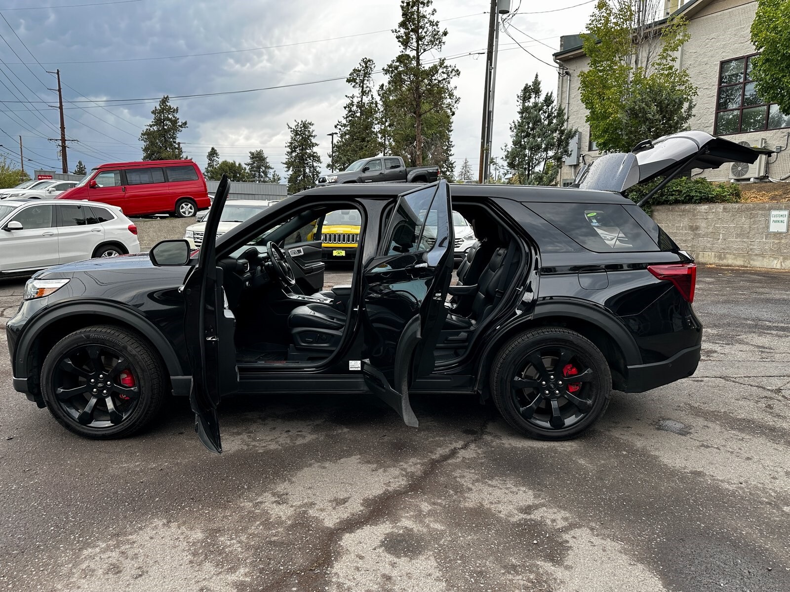 2022 Ford Explorer ST photo 3
