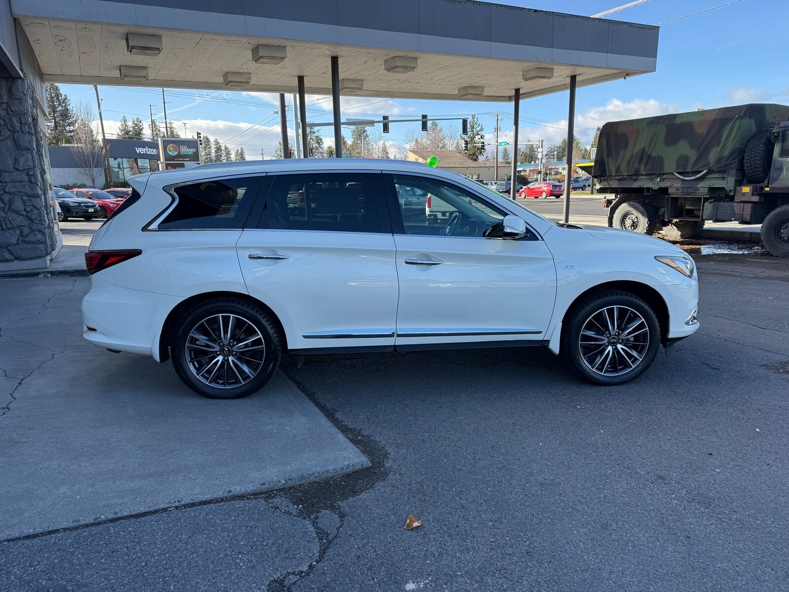 2019 Infiniti QX60 Luxe photo 3