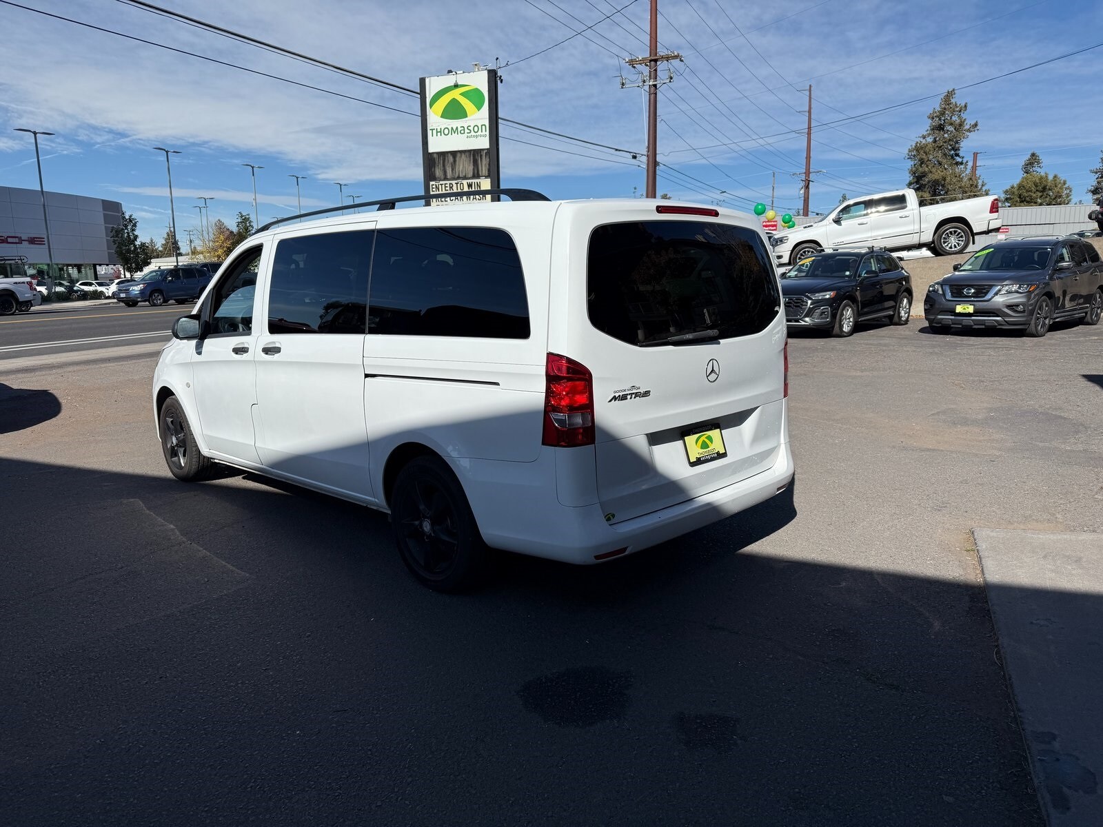 2016 Mercedes Benz Metris Passenger photo 2
