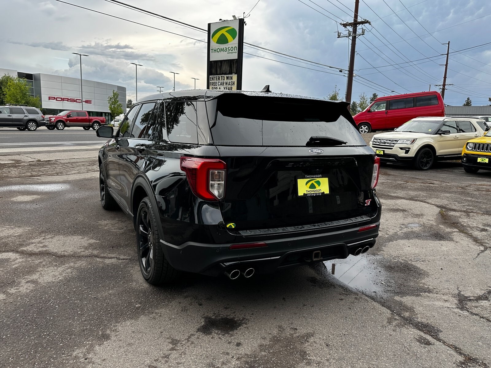 2022 Ford Explorer ST photo 2