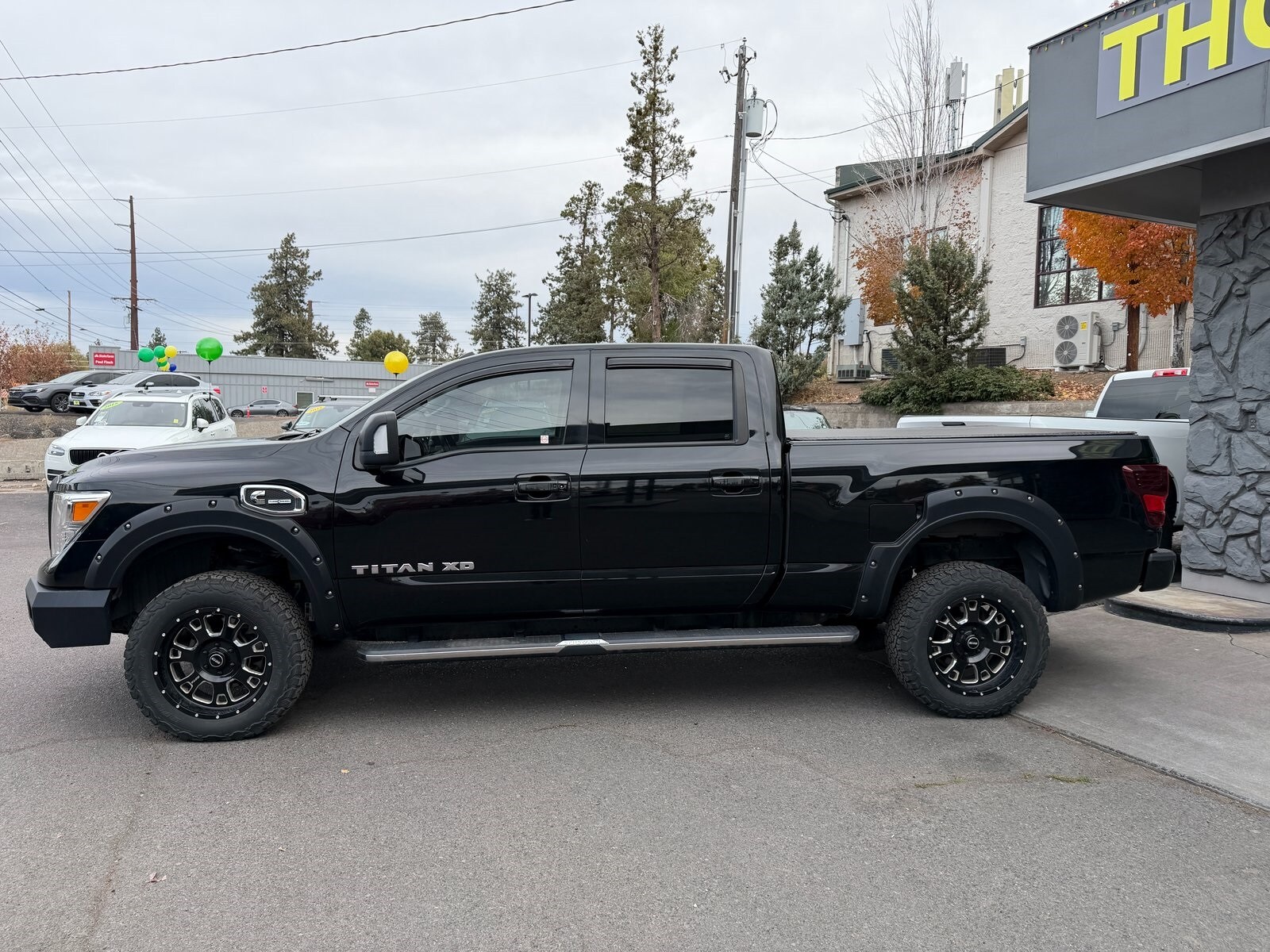2018 Nissan Titan SV photo 3