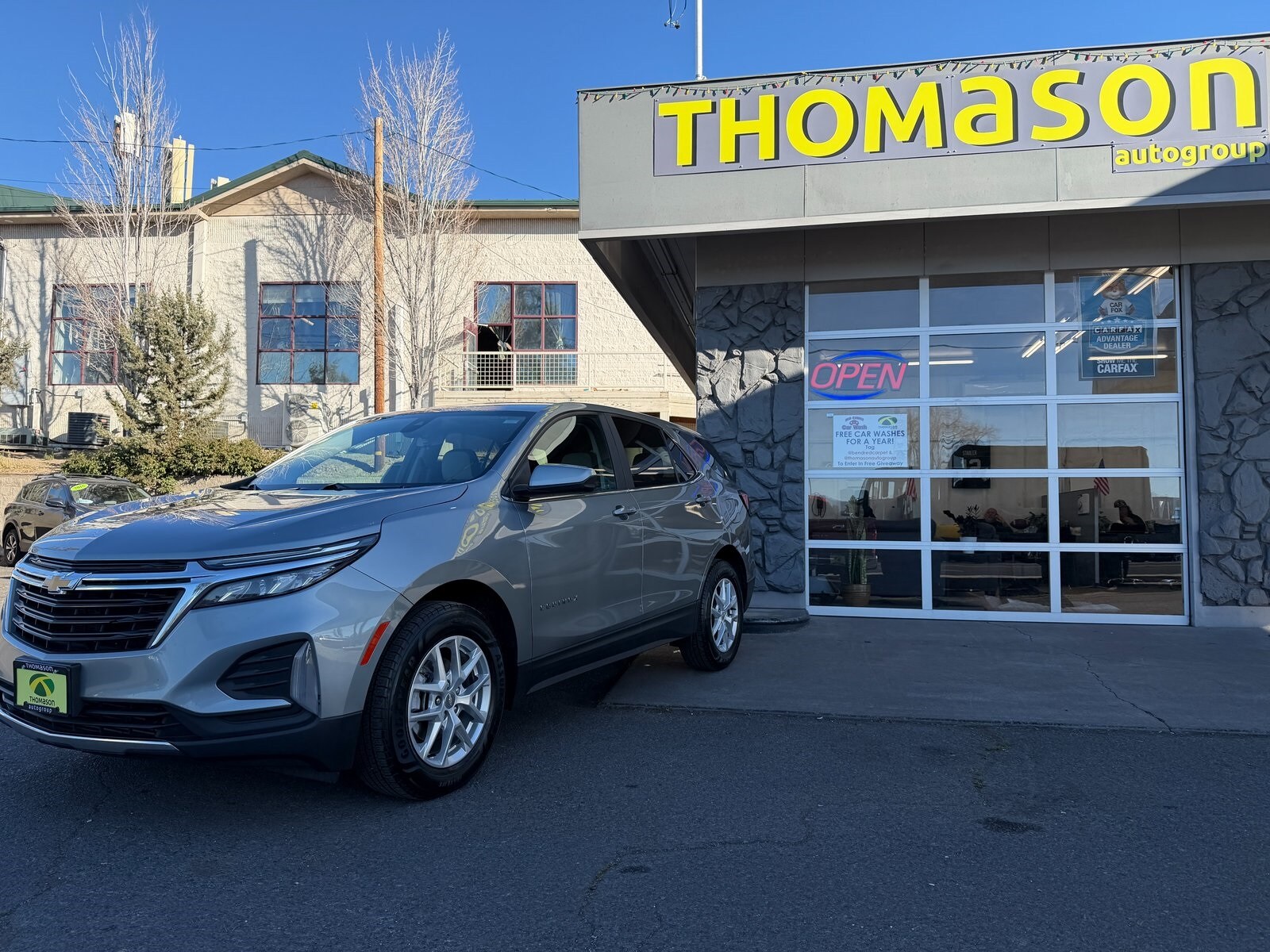 2023 Chevrolet Equinox LT photo 2