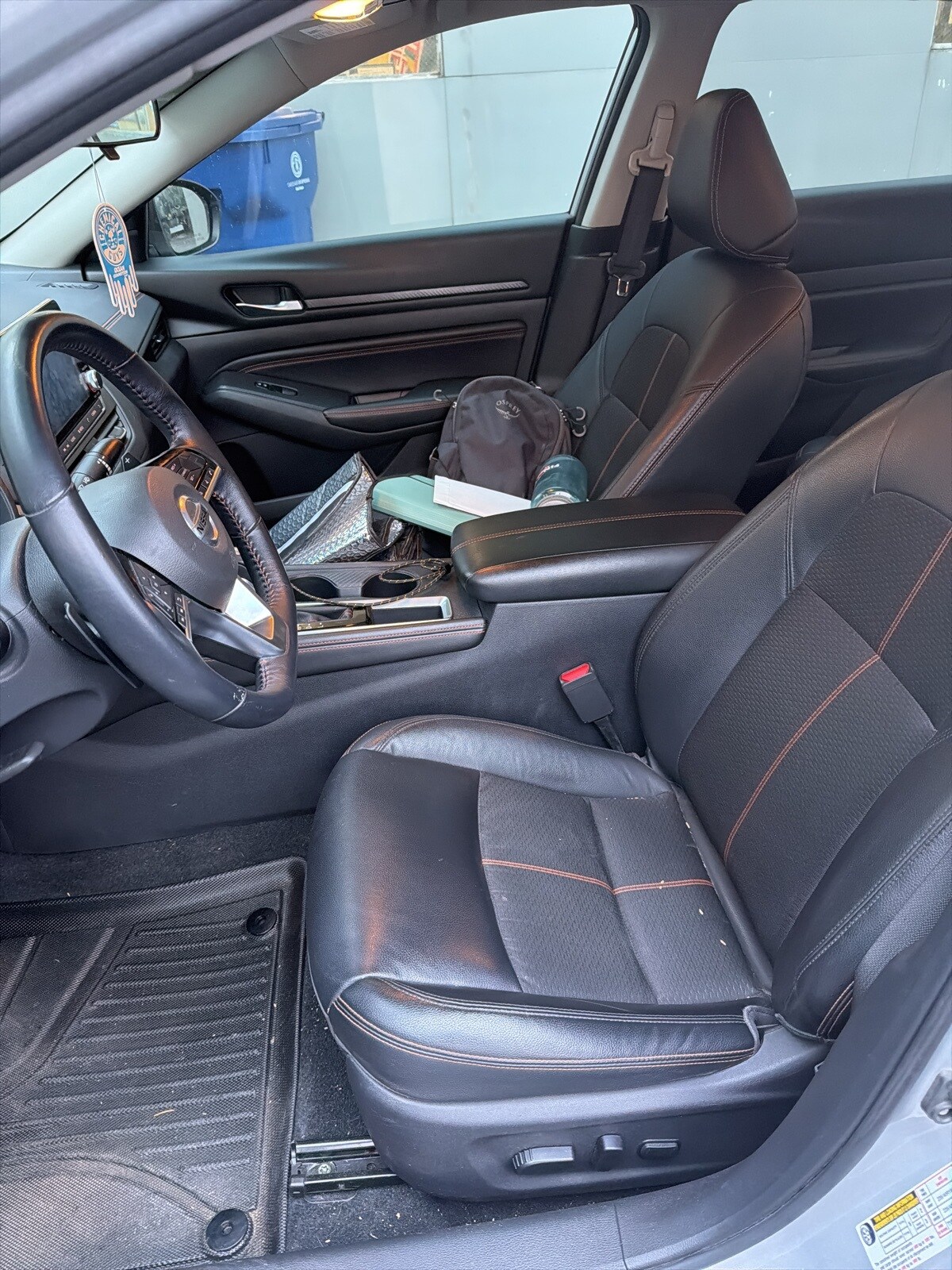 2020 Nissan Altima 2.5 SR photo 2