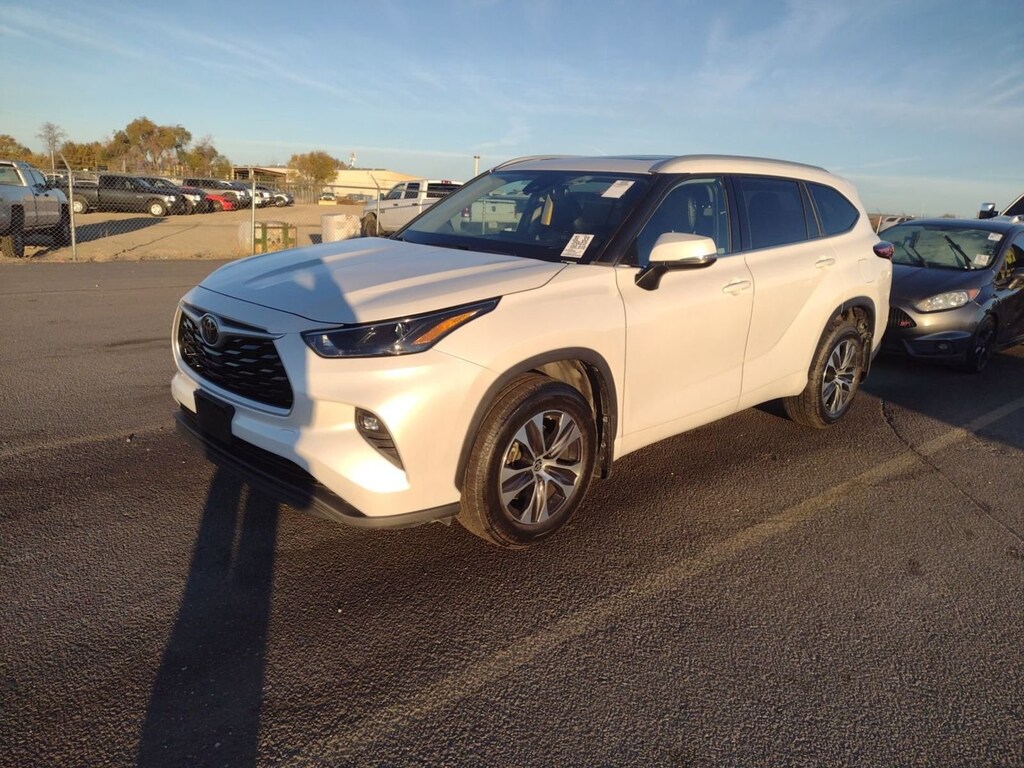 Used 2022 Toyota Highlander XLE SUV