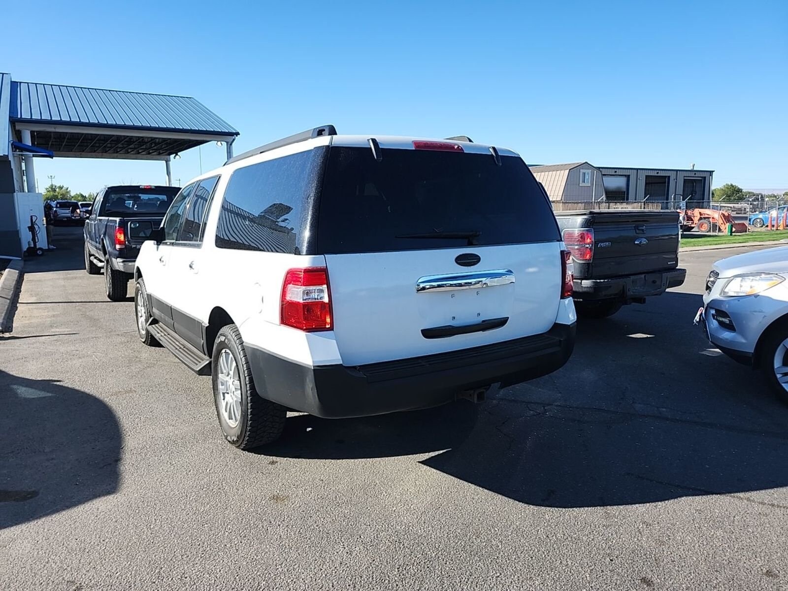 2011 Ford Expedition EL XL photo 2