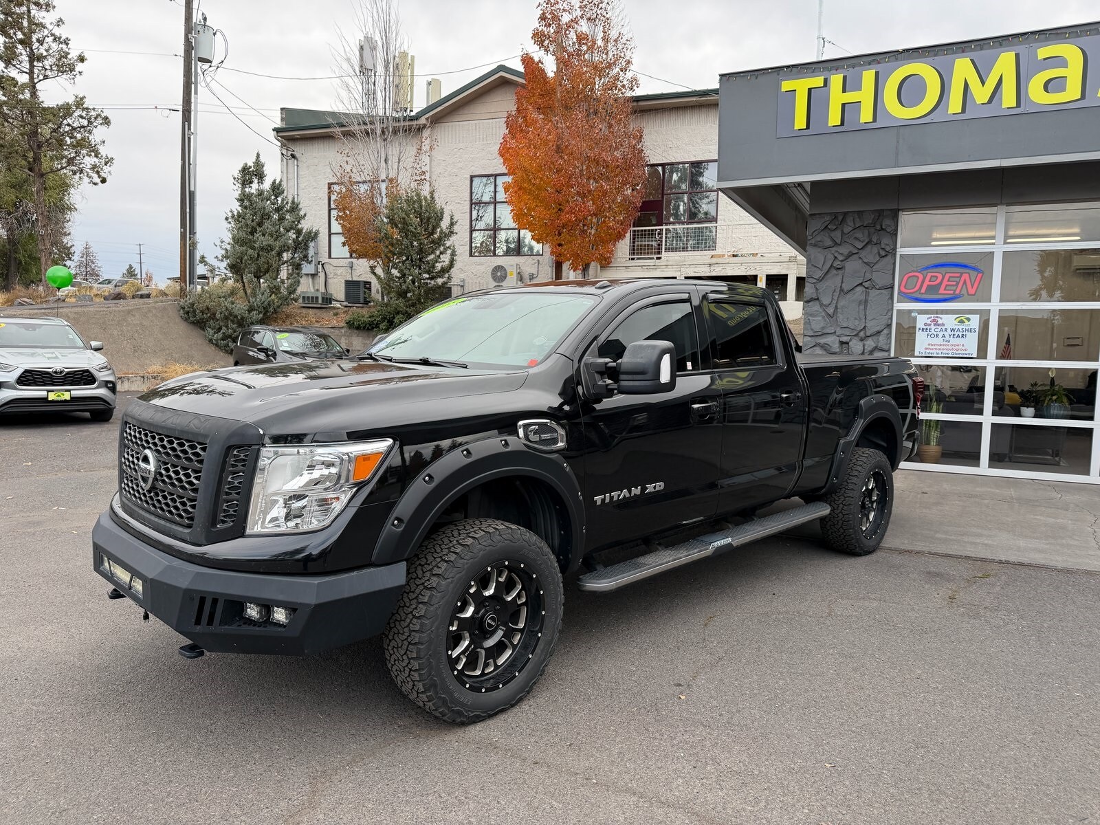 2018 Nissan Titan SV photo 2
