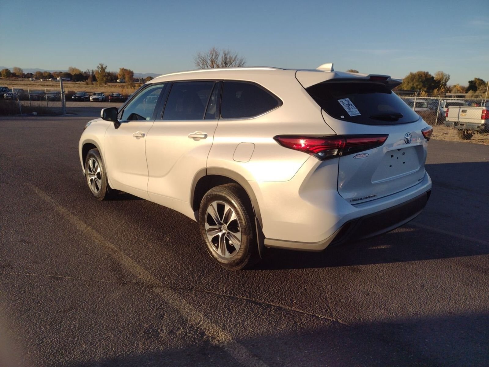 2022 Toyota Highlander XLE photo 3