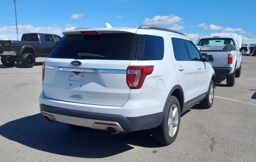 2017 Ford Explorer XLT photo 2