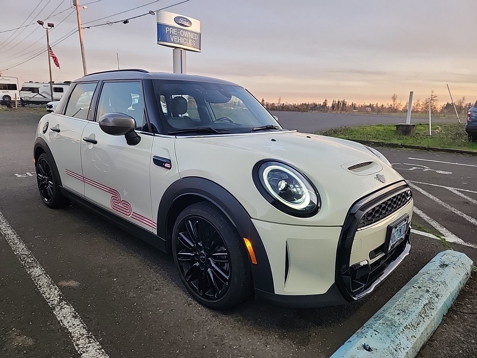 2023 MINI Hardtop 4 Door S's photo