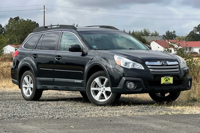 Used 2014 Subaru Outback 2.5i Premium with VIN 4S4BRBDC8E3257441 for sale in Aumsville, OR