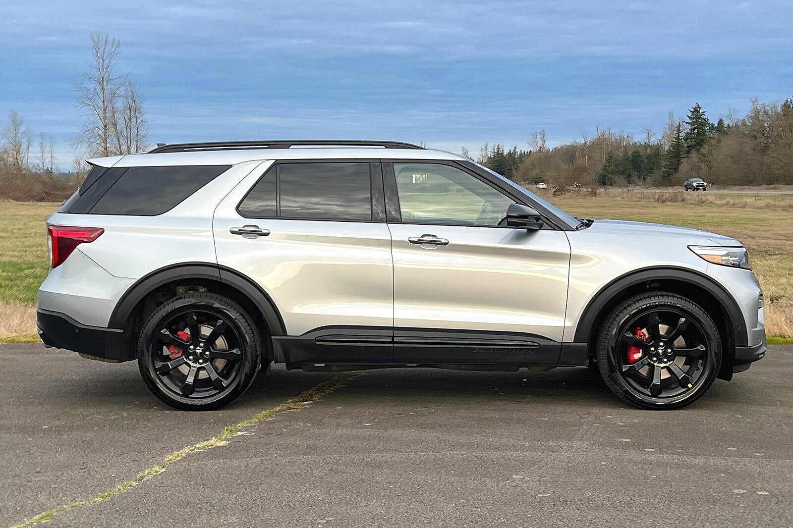 2022 Ford Explorer ST photo 2