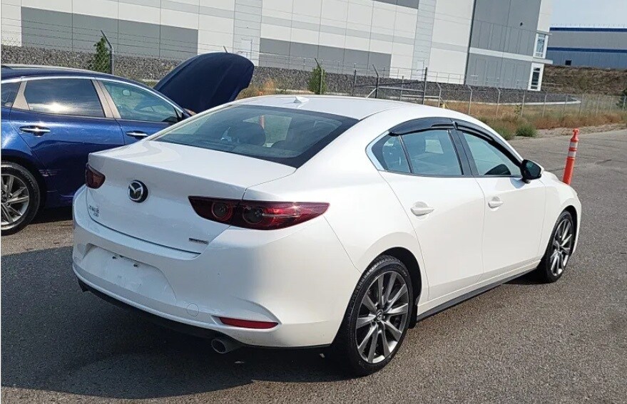 2021 Mazda Mazda3 Premium photo 3