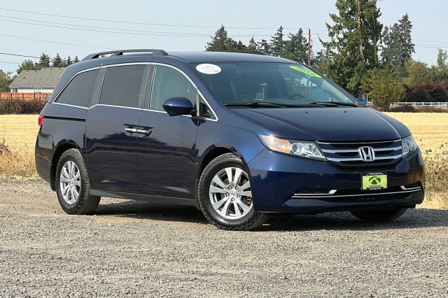 Used 2016 Honda Odyssey SE with VIN 5FNRL5H39GB153322 for sale in Aumsville, OR