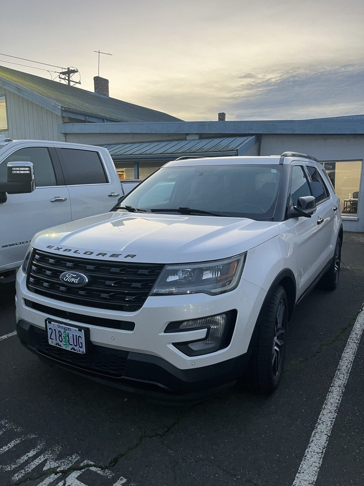 2017 Ford Explorer Sport photo 2