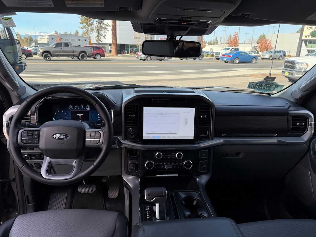 New 2025 Ford F-150 Lariat TRUCK