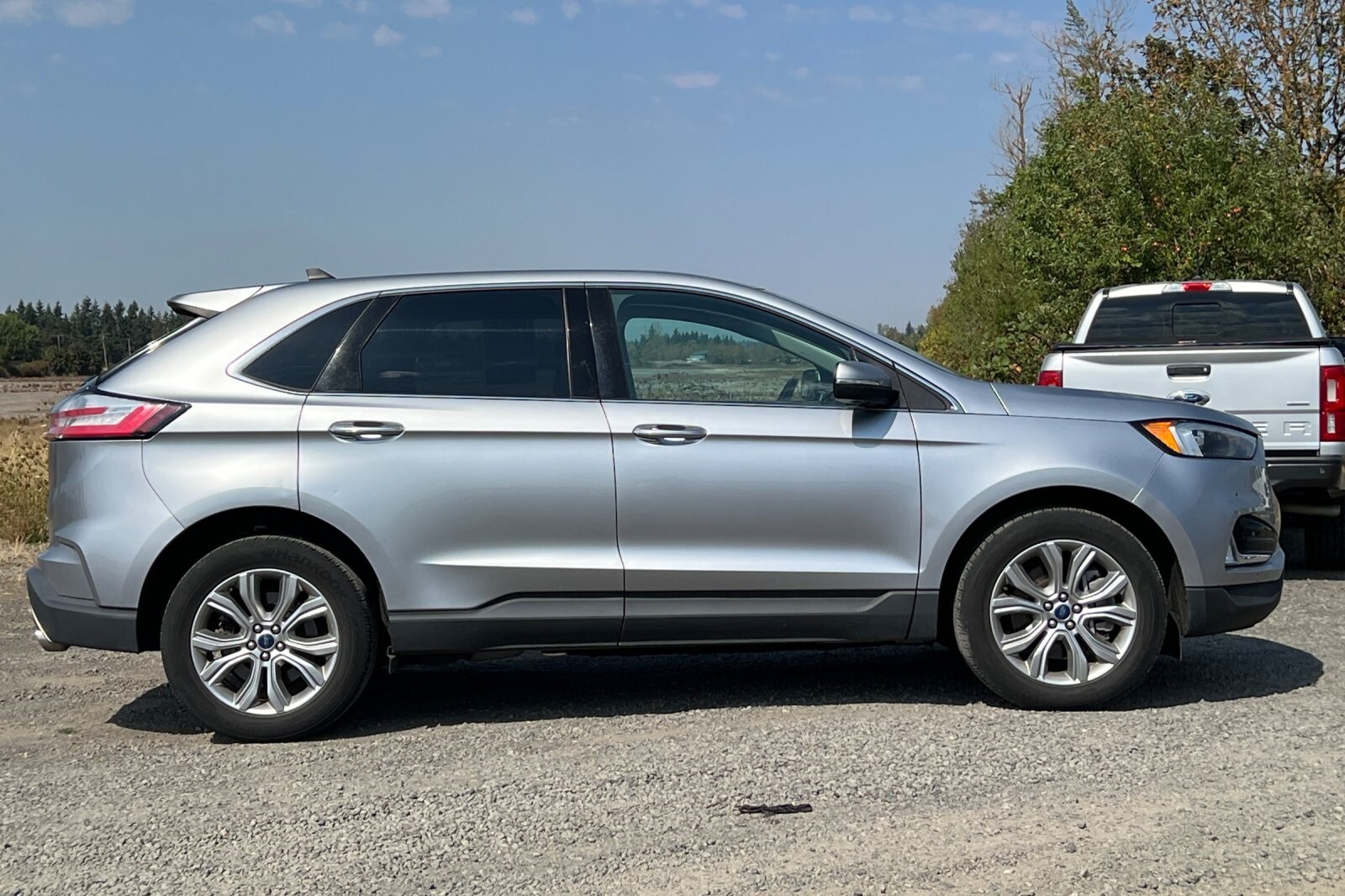 2022 Ford Edge Titanium photo 2