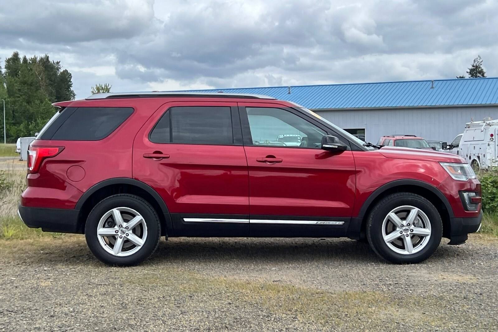 2016 Ford Explorer XLT photo 2