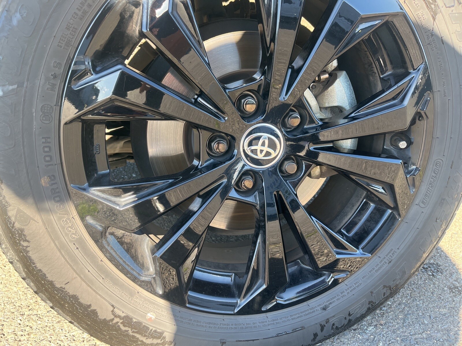 2024 Toyota RAV4 Hybrid XSE photo 4