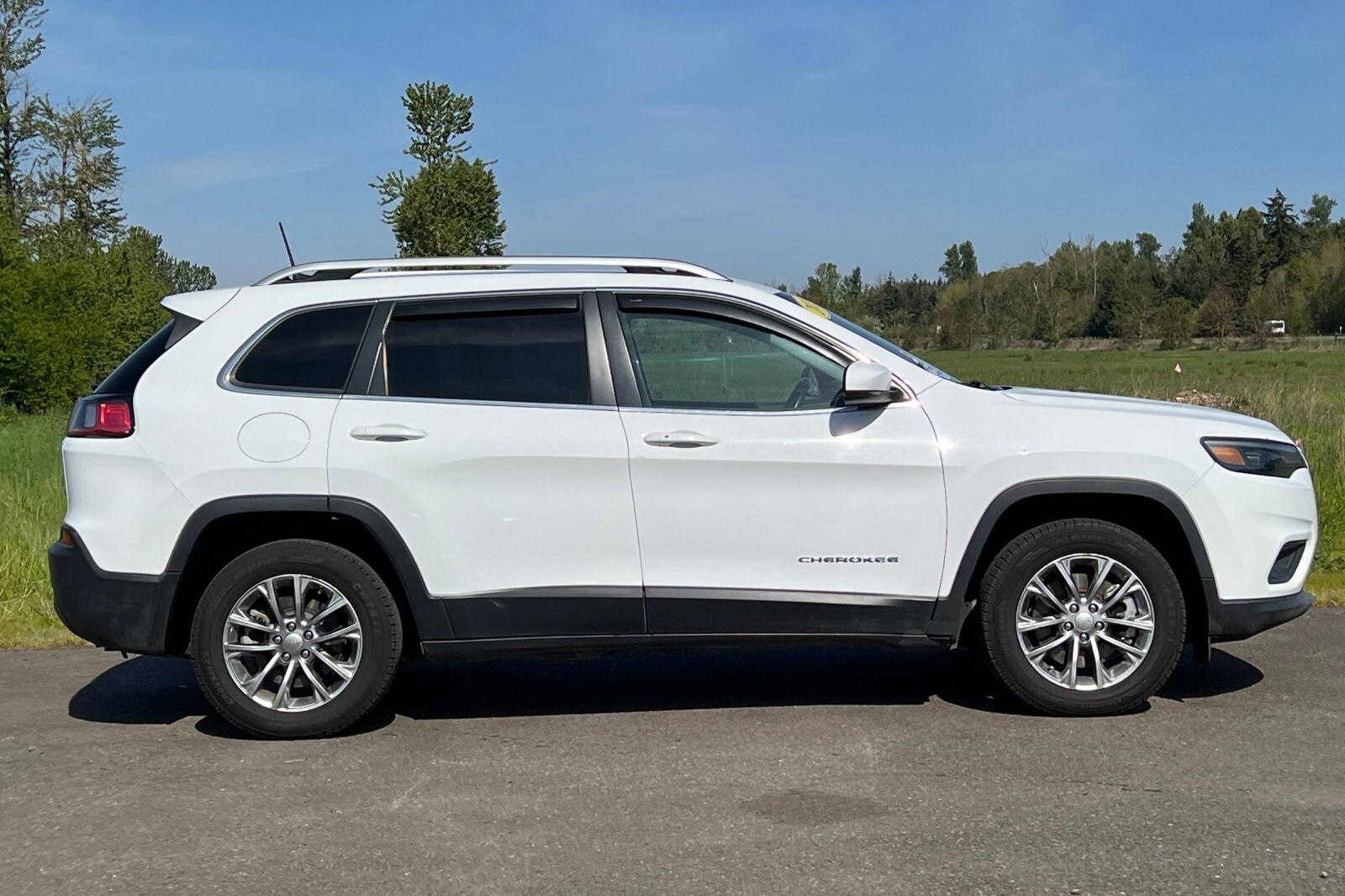 2021 Jeep Cherokee Latitude photo 2