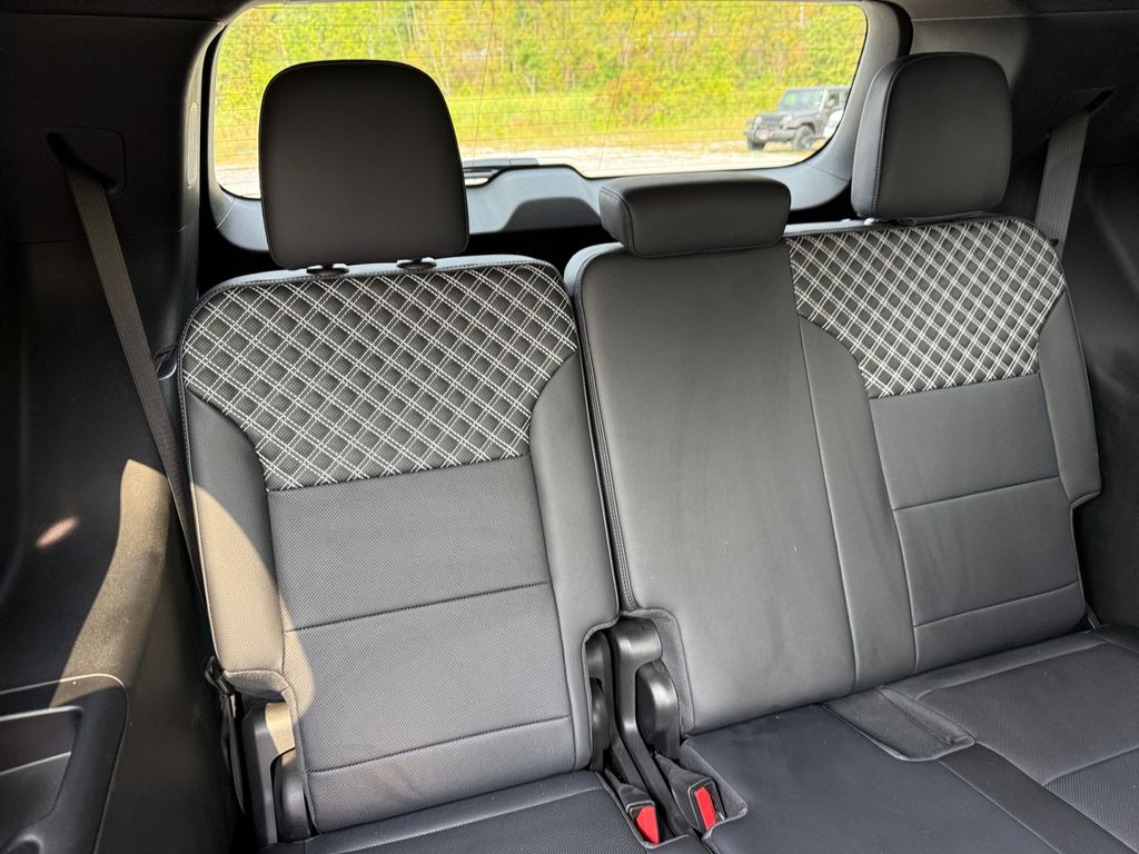 2024 GMC Acadia Denali - Photo 24