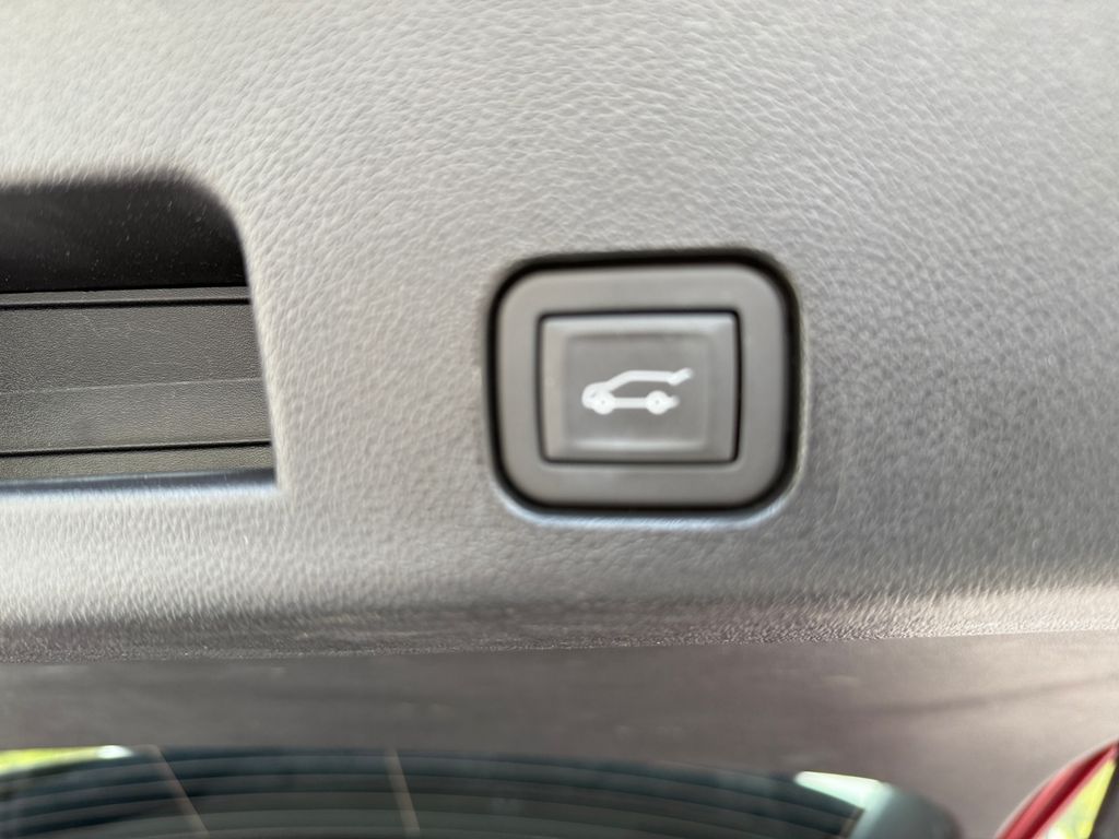 2024 GMC Acadia Denali - Photo 28