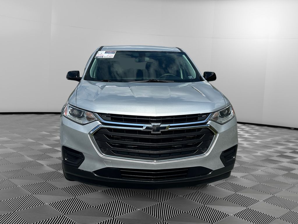 2018 Chevrolet Traverse LS photo 2