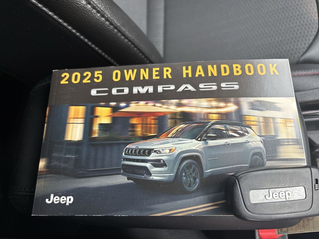 2025 Jeep Compass Trailhawk - Photo 37