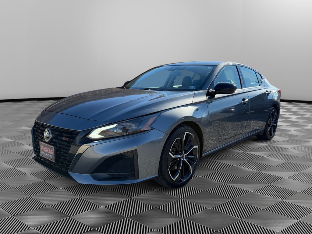 2023 Nissan Altima 2.5 SR photo 2