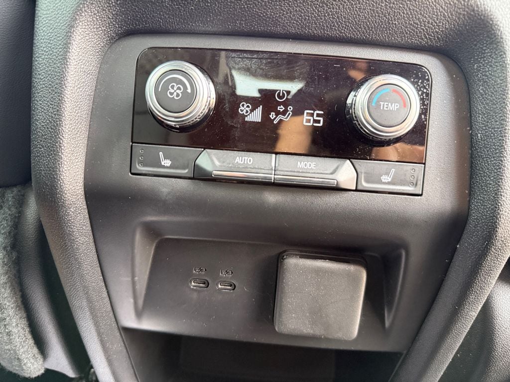 2024 GMC Acadia Denali - Photo 23