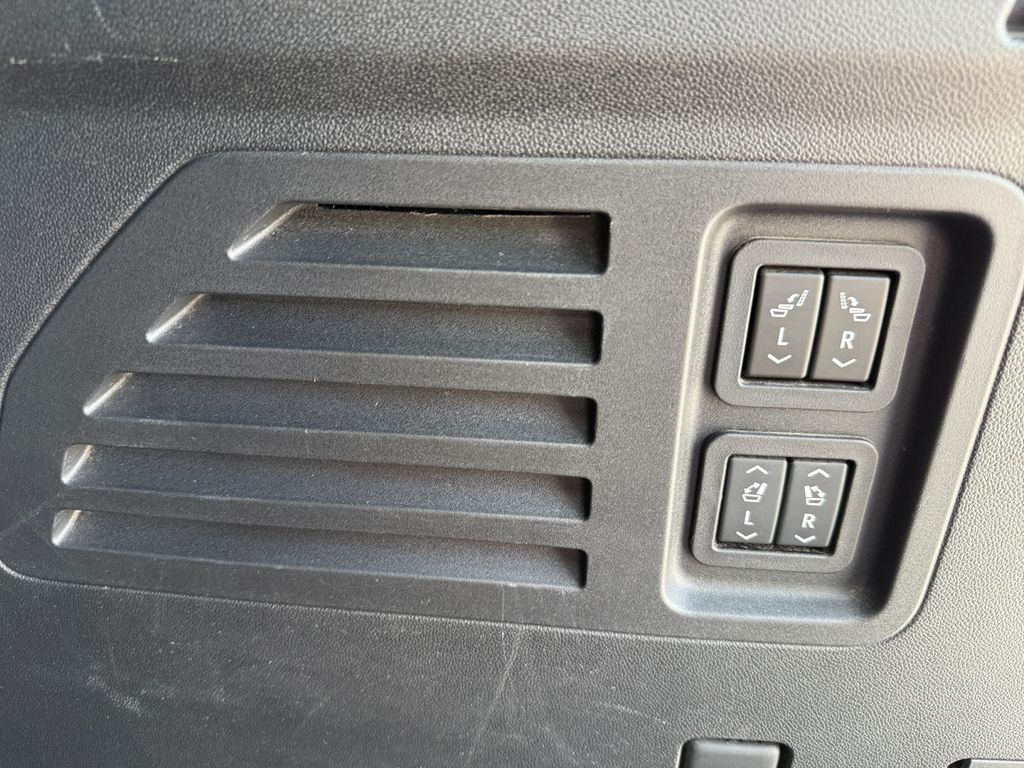 2024 GMC Acadia Denali - Photo 27