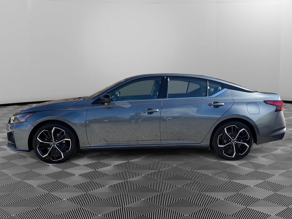 2023 Nissan Altima 2.5 SR photo 3