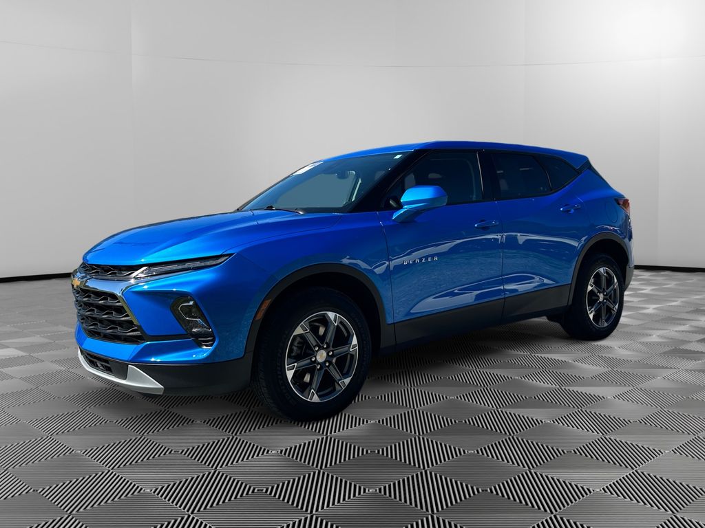 2025 Chevrolet Blazer 2LT photo 3