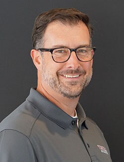 Staff member Ken Salem from ID_9344ebc9d642