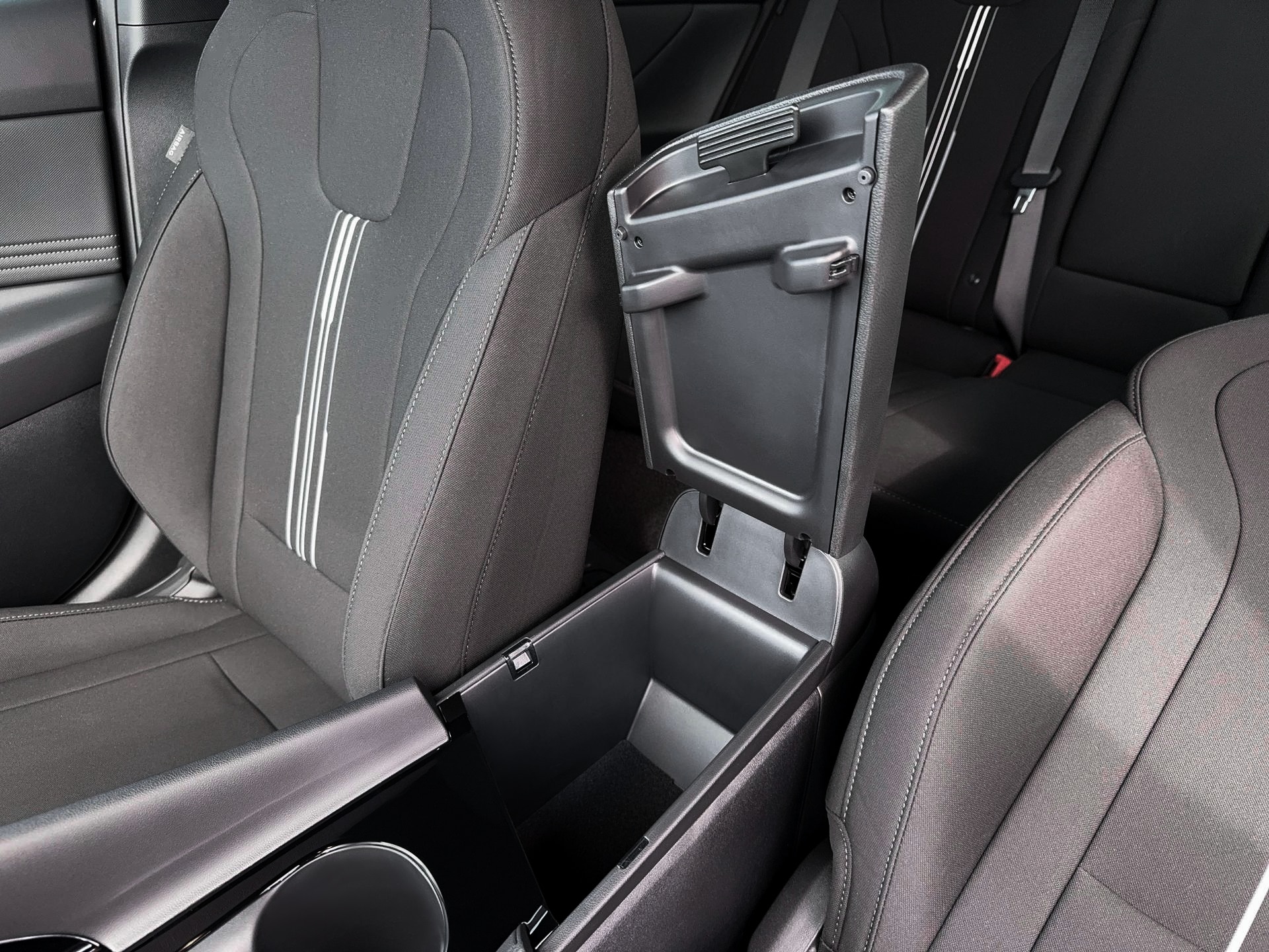 2026 Hyundai Elantra SEL - Photo 18